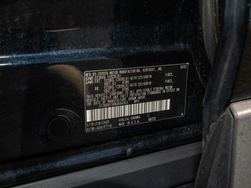 Used 2022 Toyota RAV4 XLE Premium image 22