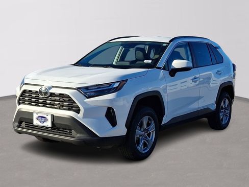 Used 2025 Toyota RAV4 XLE image 3