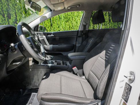 Used 2018 Kia Sportage LX AWD/4WD image 16