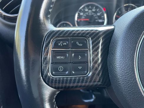 Used 2017 Jeep Wrangler Unlimited Rubicon w/ Connectivity Group image 7