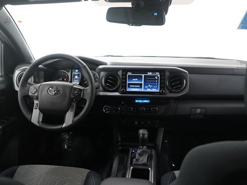 Used 2022 Toyota Tacoma TRD Sport image 12