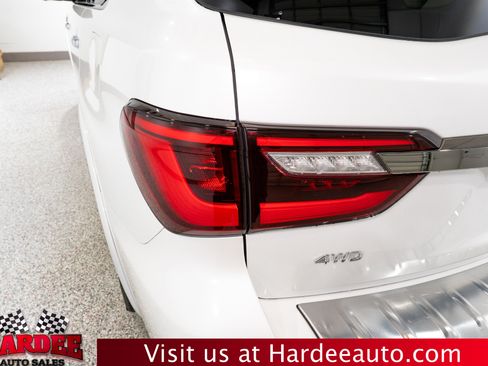 Used 2024 INFINITI QX80 Sensory AWD/4WD image 9