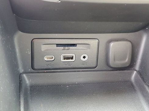 Used 2024 GMC Terrain SLT image 28