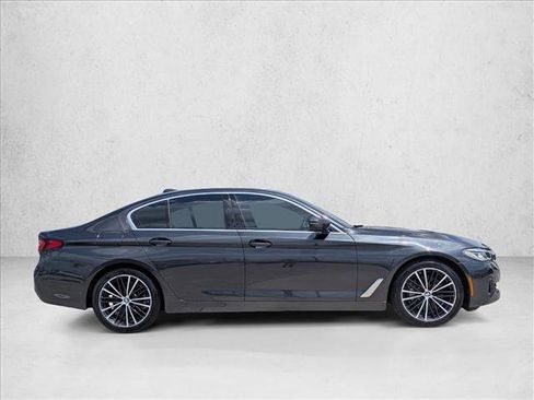 Used 2022 BMW 530i w/ Premium Package image 4