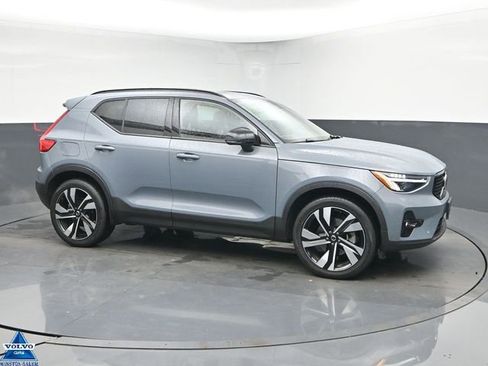 Used 2023 Volvo XC40 B5 Plus w/ Protection Package Premier image 1