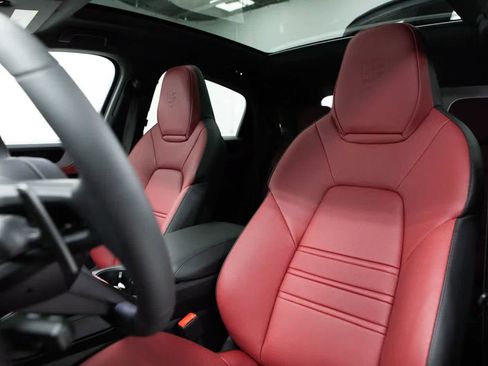 Certified 2025 Porsche Cayenne Coupe image 5