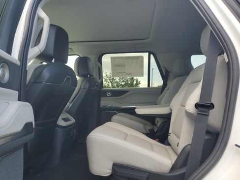 New 2026 Lincoln Navigator Reserve AWD/4WD image 26