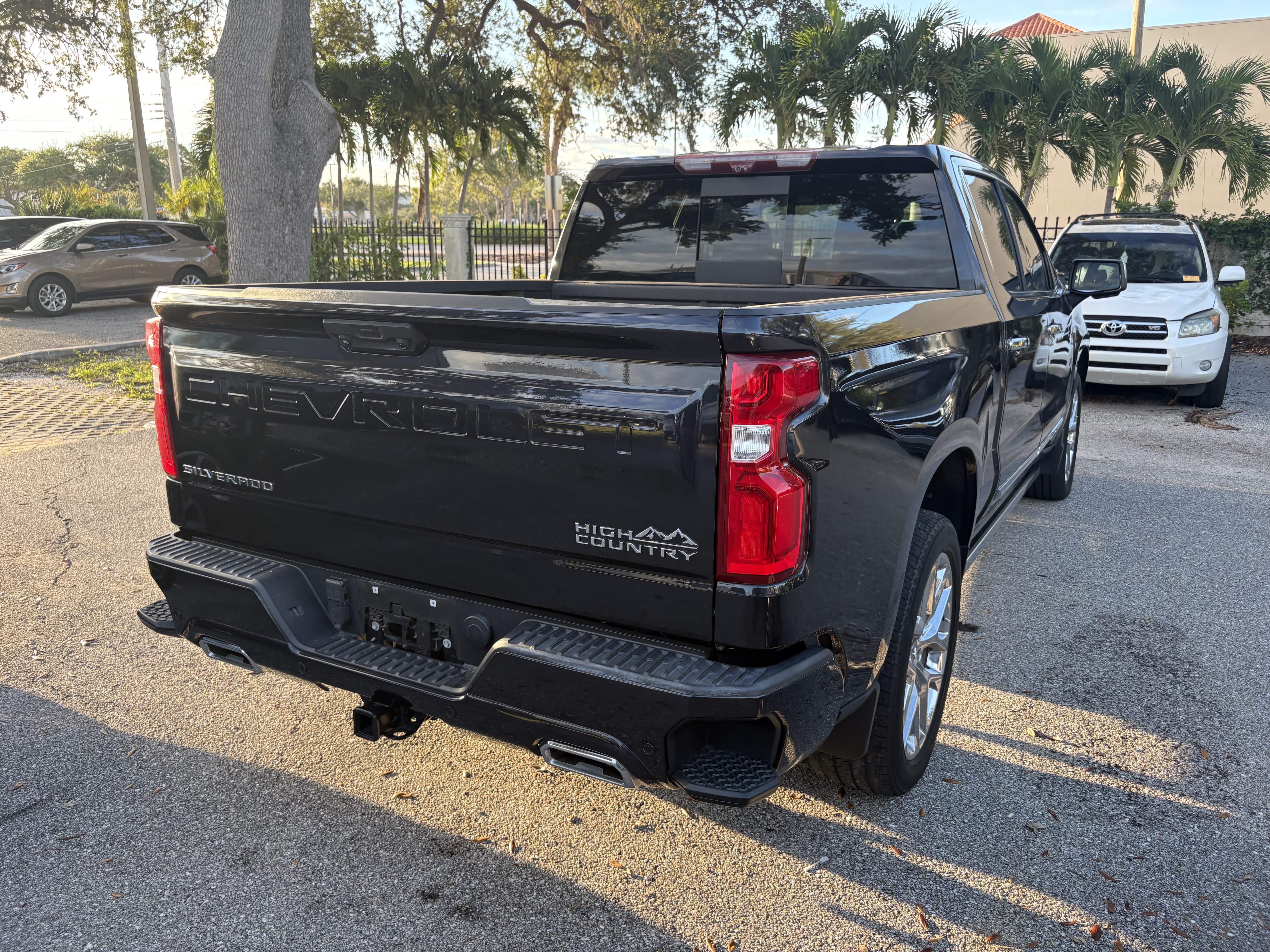 Used 2023 Chevrolet Silverado 1500 High Country w/ Technology Package AWD/4WD image 7