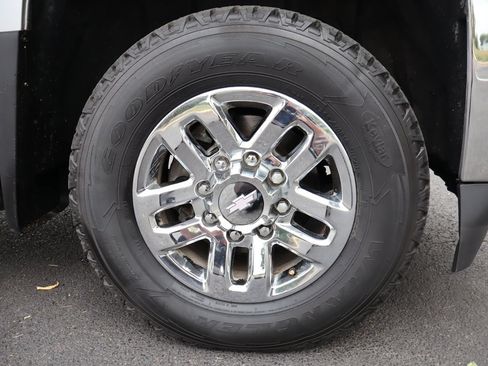 Used 2019 Chevrolet Silverado 2500 LTZ w/ Duramax Plus Package AWD/4WD image 43