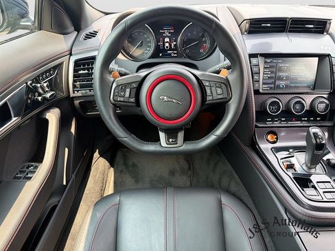 Used 2015 Jaguar F-TYPE R RWD image 28