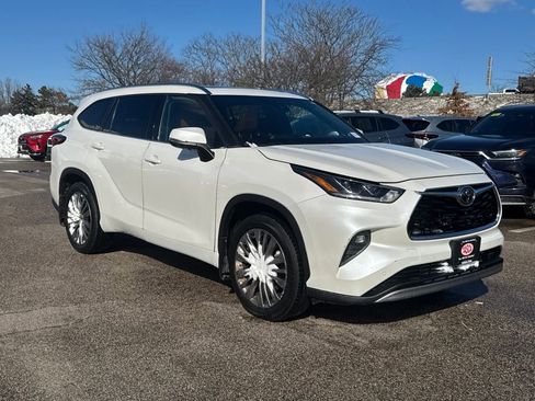 Used 2021 Toyota Highlander Platinum image 12