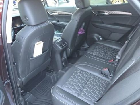 Used 2022 Buick Envision Avenir w/ Technology Package II image 9