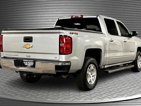 Used 2018 Chevrolet Silverado 1500 LT w/ LT Convenience Package image 6