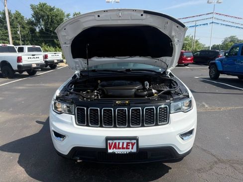 Used 2022 Jeep Grand Cherokee Laredo E AWD/4WD image 52