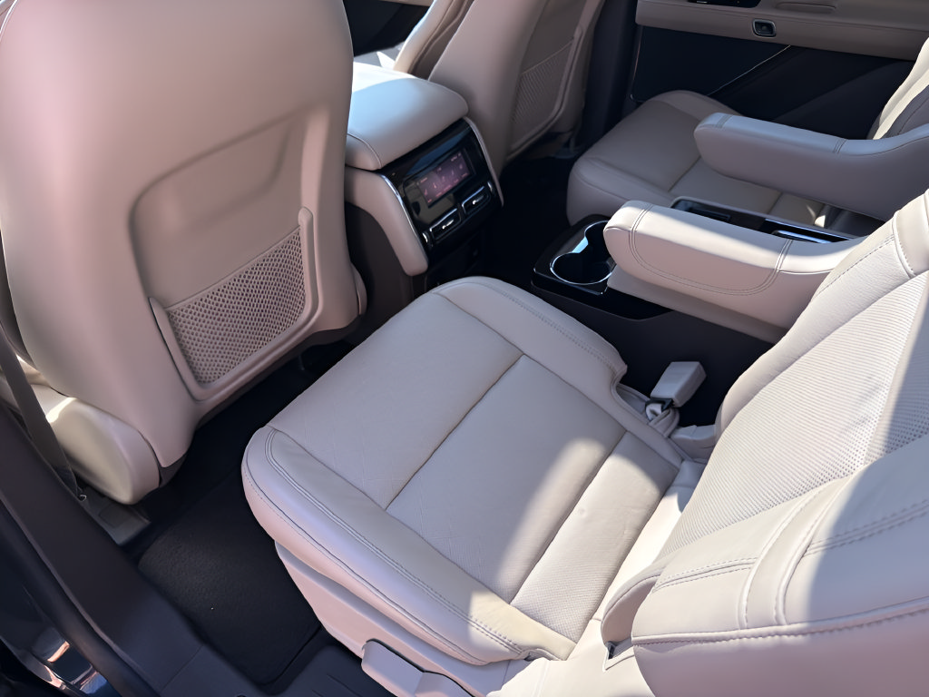 Used 2021 Lincoln Aviator Reserve w/ Equipment Group 201A RWD image 33
