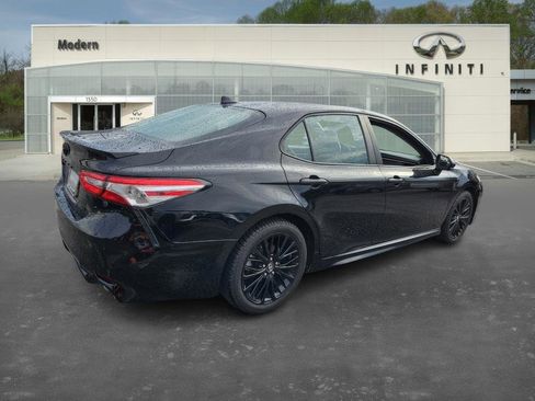 Used 2020 Toyota Camry SE image 4