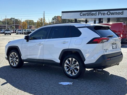 Used 2020 Toyota RAV4 XLE Premium image 8