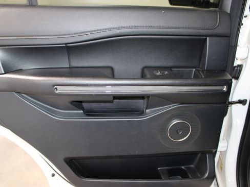 Used 2020 Ford Expedition XLT w/ Equipment Group 202A AWD/4WD image 19