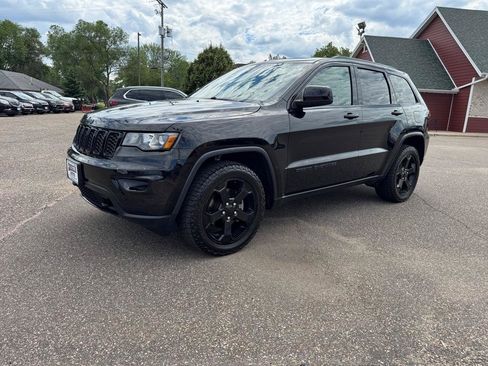 Used 2019 Jeep Grand Cherokee Laredo AWD/4WD image 10
