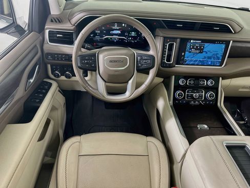 Used 2022 GMC Yukon Denali w/ Advanced Technology Package AWD/4WD image 24