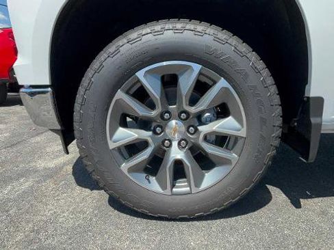 Used 2026 Chevrolet Silverado 1500 LT AWD/4WD image 9