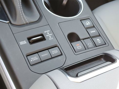 Certified 2023 Toyota Highlander XLE image 32