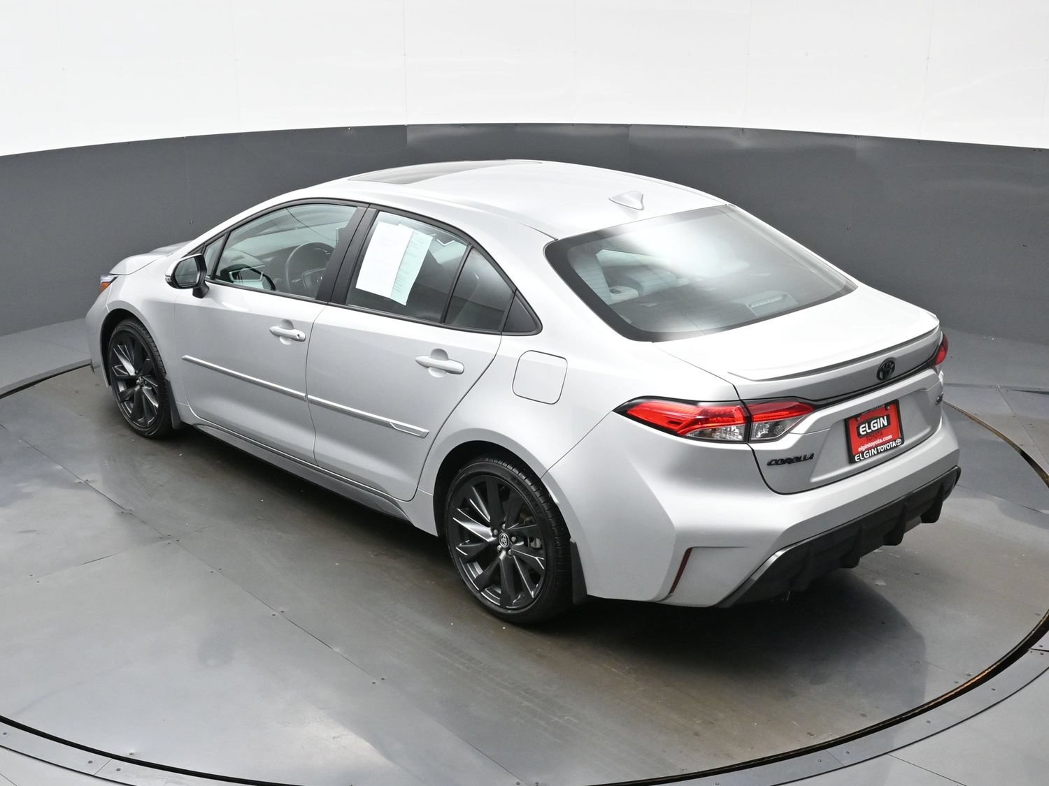 Used 2025 Toyota Corolla SE w/ SE Premium Package FWD image 38