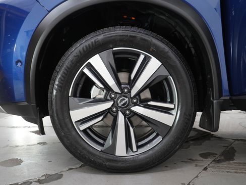 Used 2023 Nissan Rogue Platinum AWD/4WD image 32