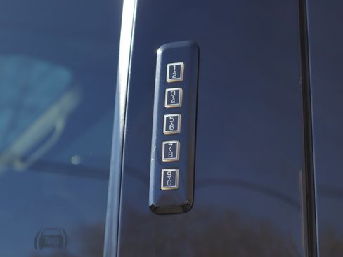 Used 2022 Ford F250 Lariat w/ Black Appearance Package image 33