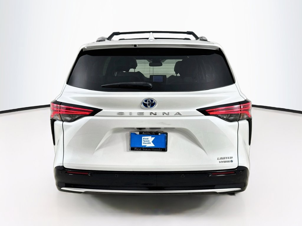 Used 2022 Toyota Sienna Limited FWD image 6