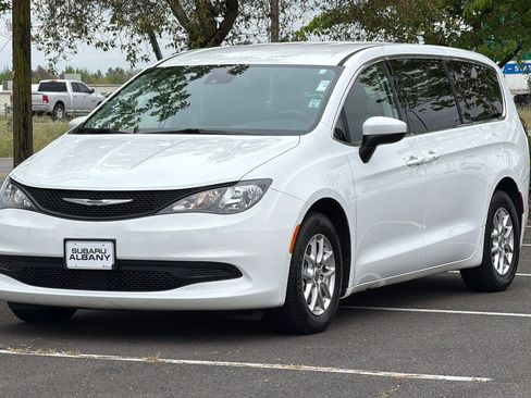 Used 2023 Chrysler Voyager LX FWD image 8