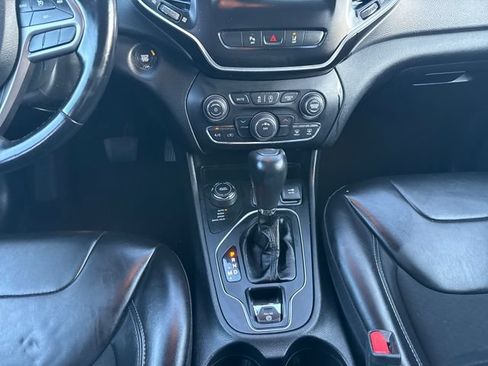 Used 2021 Jeep Cherokee Latitude Plus AWD/4WD image 15