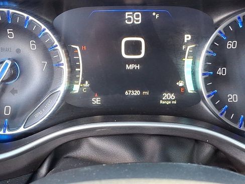 Used 2024 Chrysler Pacifica Touring-L image 21