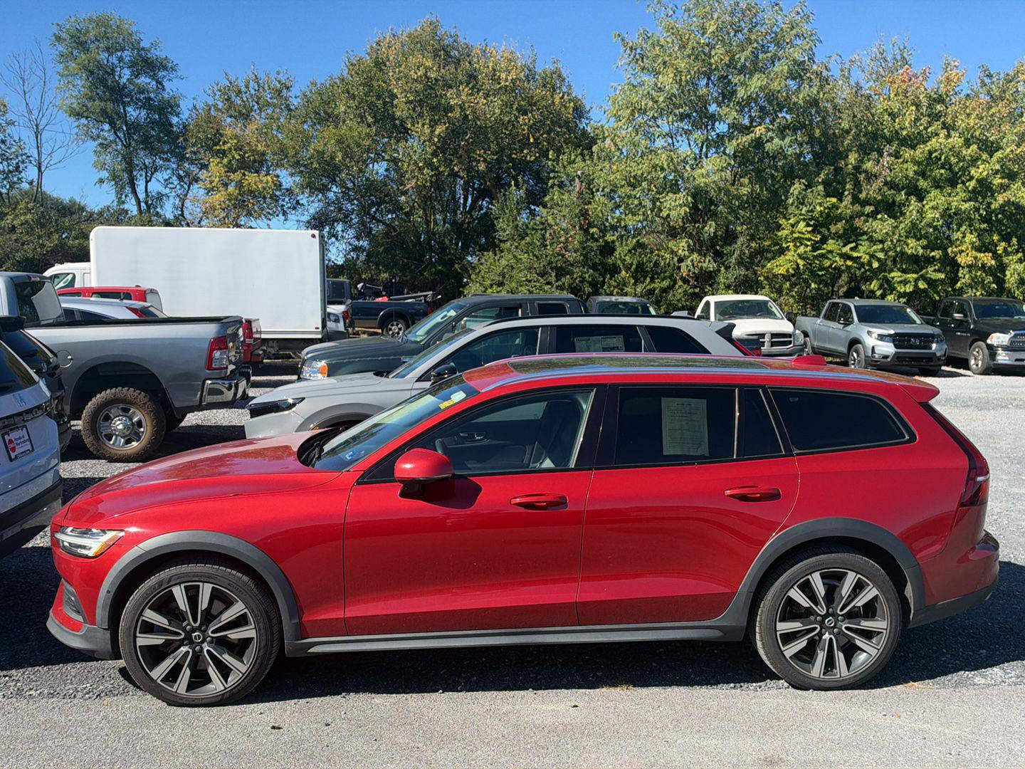 Used 2020 Volvo V60 T5 Cross Country AWD/4WD image 2