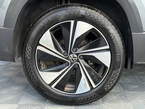 Used 2025 Volkswagen Taos SE AWD/4WD image 20
