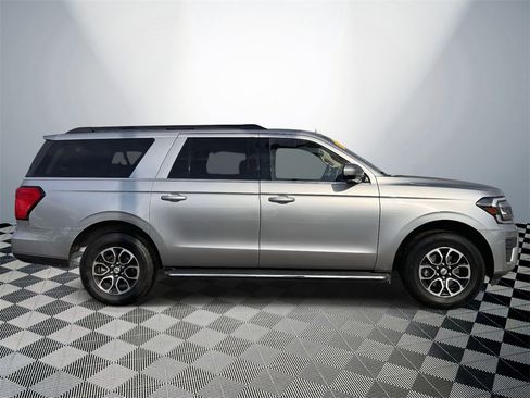 Used 2023 Ford Expedition Max XLT image 6
