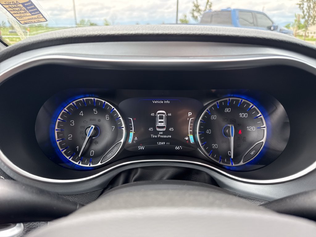 Used 2026 Chrysler Pacifica Limited AWD/4WD image 18