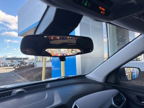 Used 2020 Chevrolet Equinox LS image 29