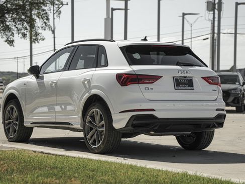 Certified 2025 Audi Q3 2.0T Premium w/ Convenience Package image 6