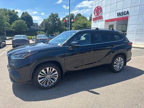 Used 2023 Toyota Highlander Platinum AWD/4WD image 3