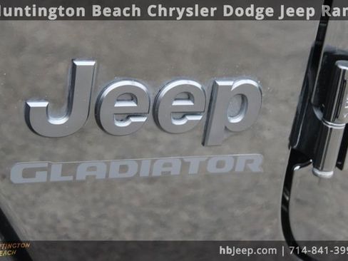 Used 2022 Jeep Gladiator Willys image 14