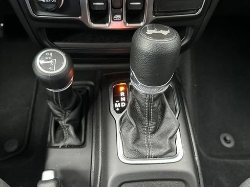 Used 2026 Jeep Wrangler Unlimited Sahara AWD/4WD image 35