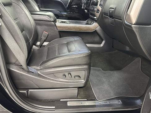 Used 2018 GMC Sierra 2500 Denali w/ Suspension Package, Off-Road AWD/4WD image 12