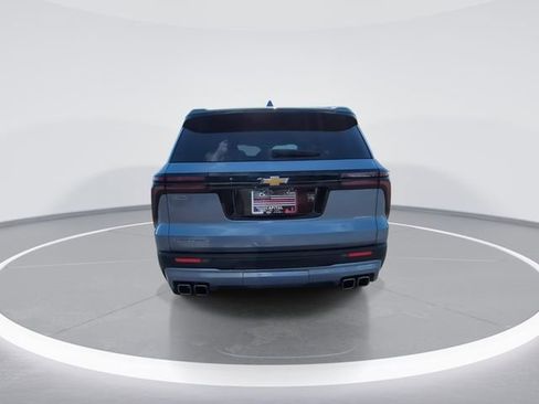 Used 2025 Chevrolet Traverse LT FWD image 7