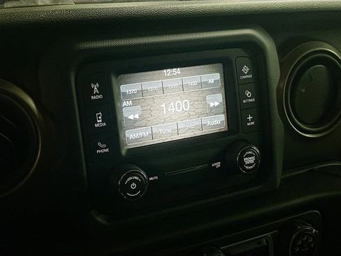 Used 2018 Jeep Wrangler Sport S image 16