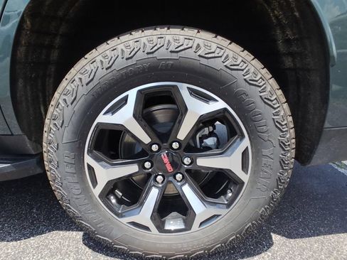 Used 2026 GMC Yukon AT4 w/ LPO, Floor Liner Package AWD/4WD image 5