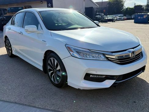 Used 2017 Honda Accord Touring image 7