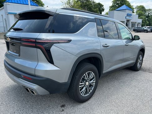 Used 2026 Chevrolet Traverse LT AWD/4WD image 3