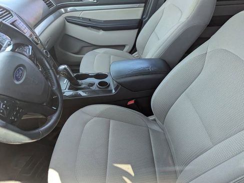 Used 2018 Ford Explorer XLT FWD image 9