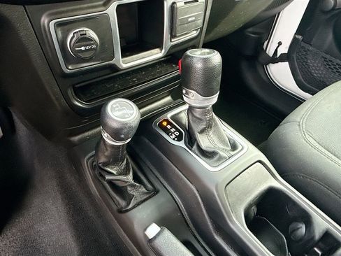 Used 2021 Jeep Wrangler Unlimited Sport image 17